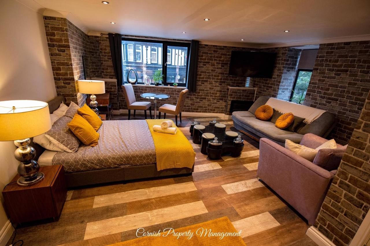 Road Apartment *