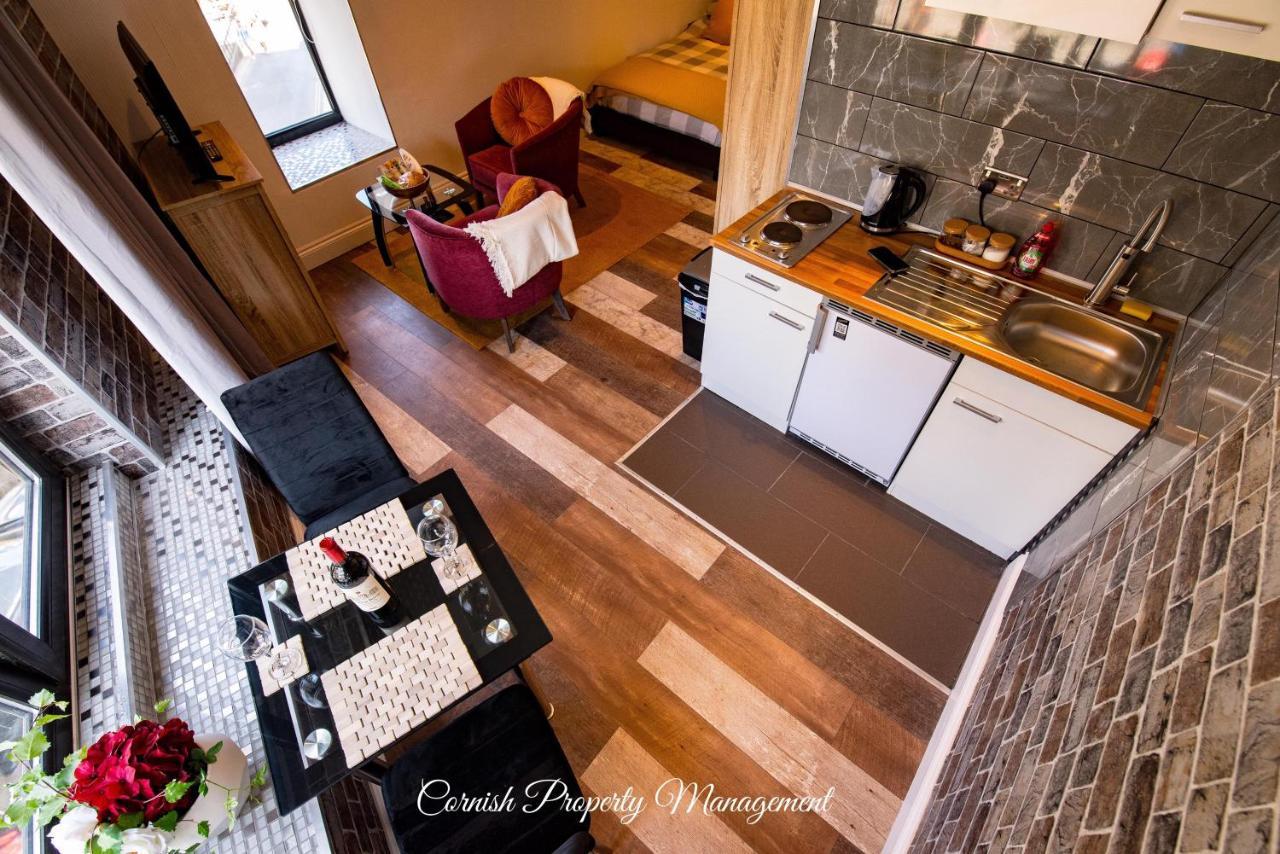 Road Apartment *